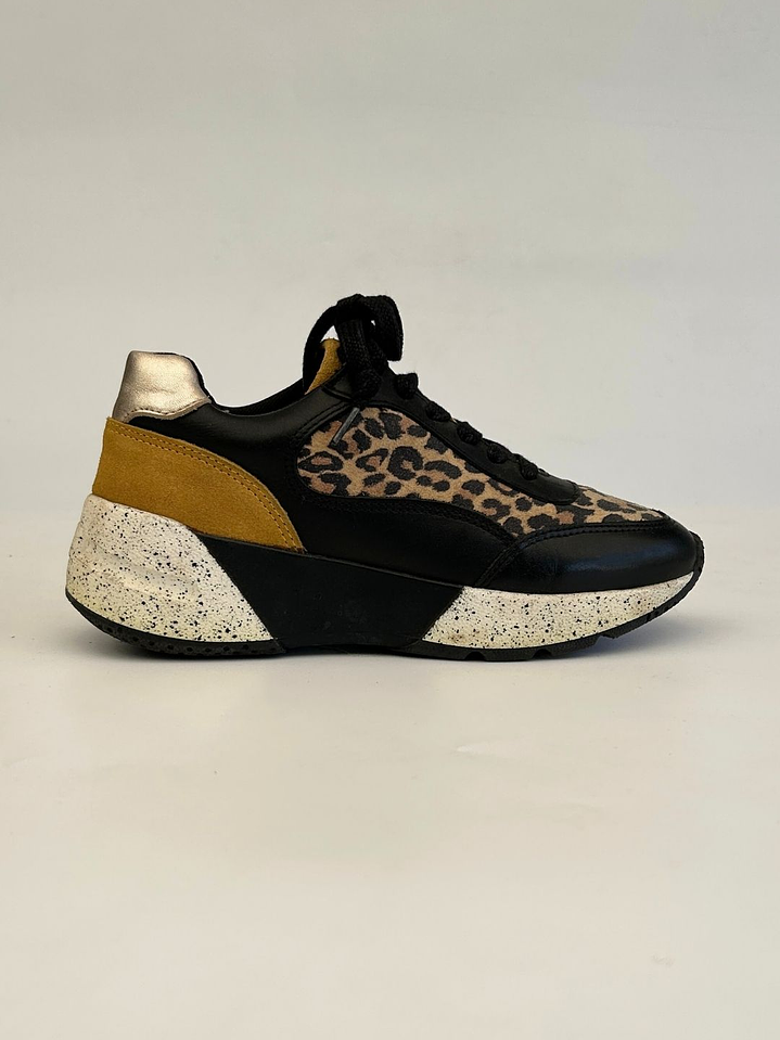 Zapatillas Negras y Print de Cuero Talla 37 Bullboxer 1