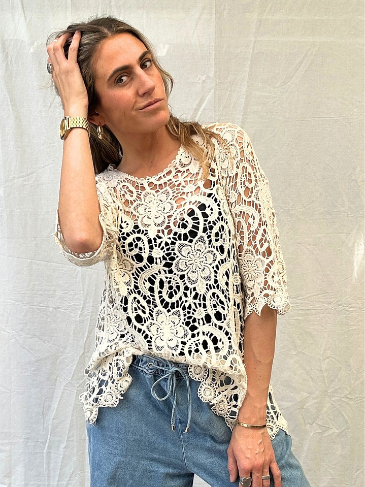 Polera Broderí Flores Blanco Invierno 1