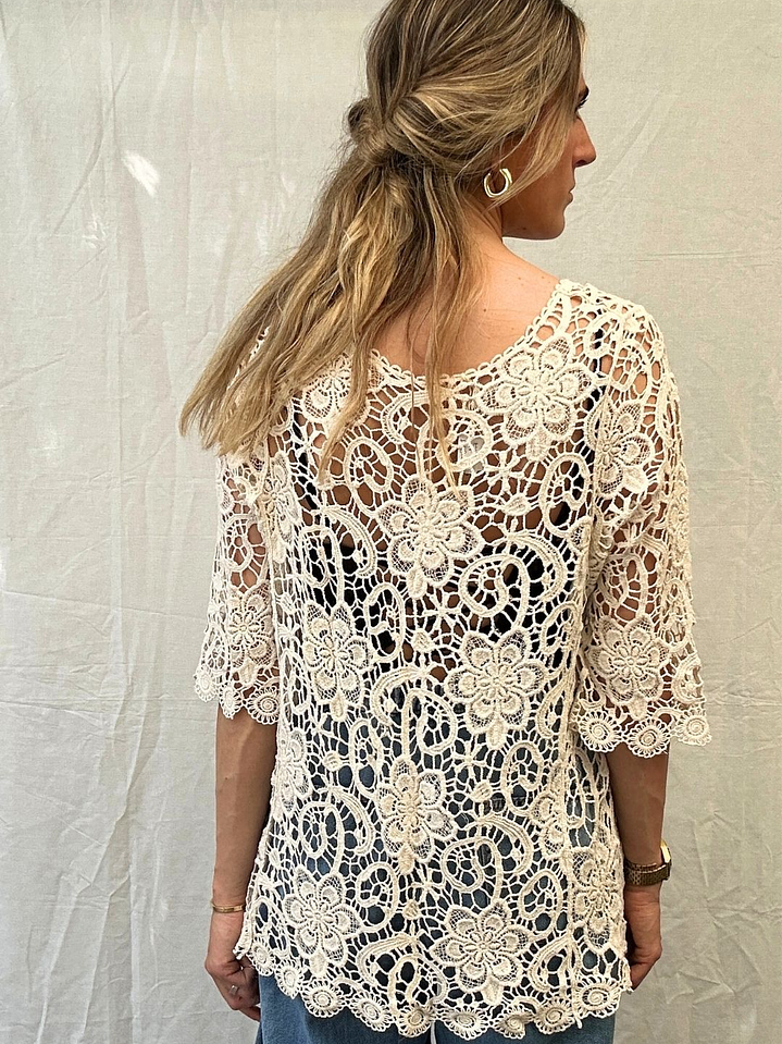 Polera Broderí Flores Blanco Invierno 3