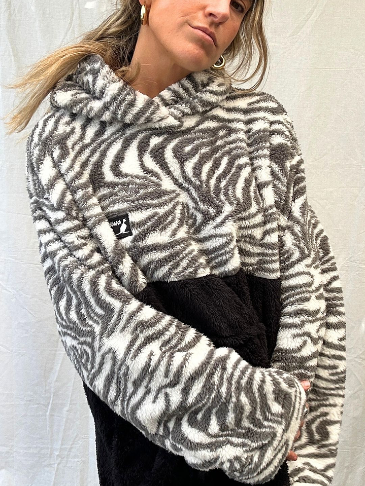 Poncho Peludo Toalla Kangu 4