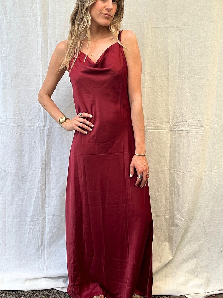 Vestido Satinado Rojo Oscuro Cuello Bobo  1
