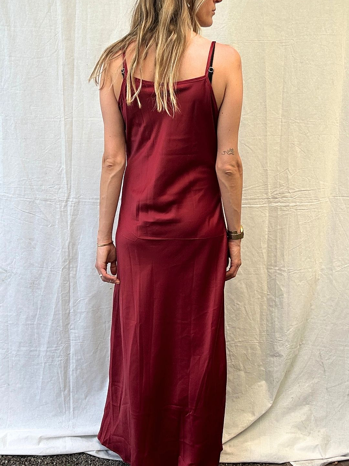 Vestido Satinado Rojo Oscuro Cuello Bobo  3