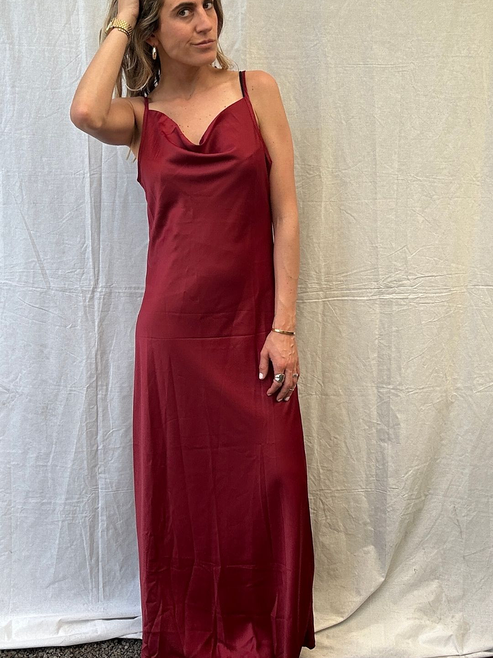 Vestido Satinado Rojo Oscuro Cuello Bobo  4