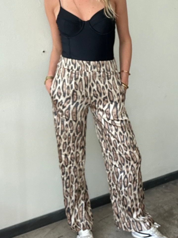 Pantalones Sueltos Satinados Cheeta Con Etiqueta Talla S /36 University Club 3