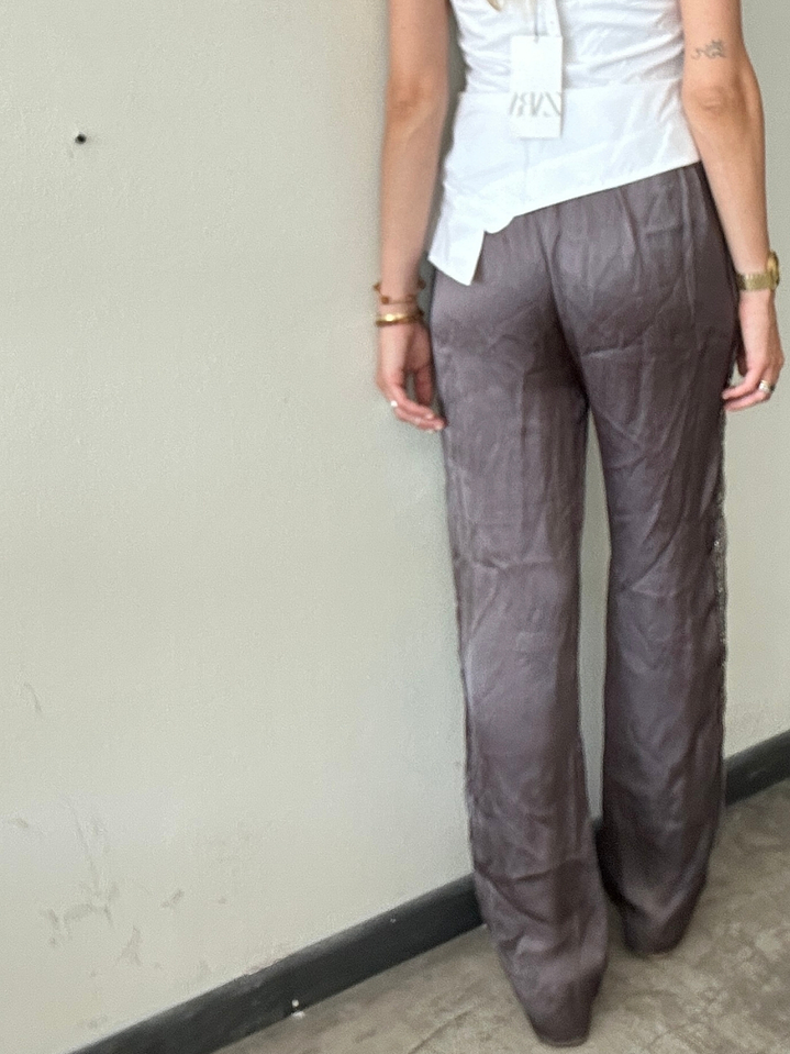 Pantalones Satinados Gris Franjas Laterales de mostacillas Talla S Zara 2