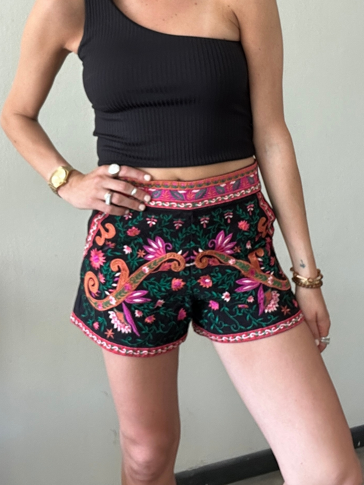 Short Negro Bordado Diseños Indi Talla 36 Zara 1