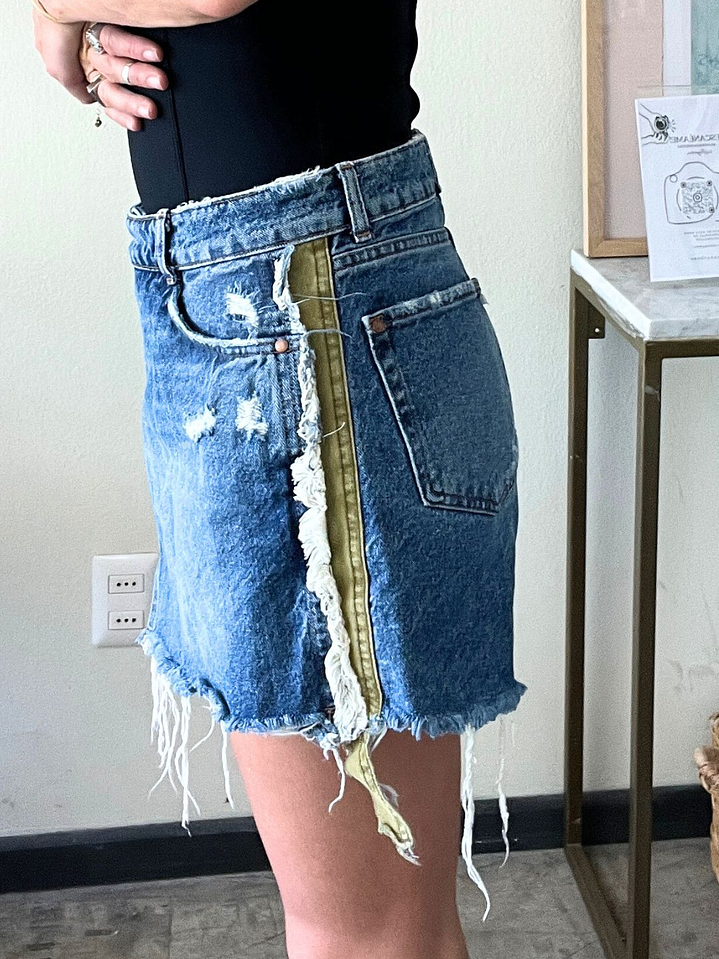 Short Mini De Jeans Franjas Varde en las Laterales Talla 36 Zara  4