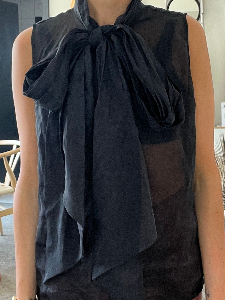 Blusa Negra Traslúcida Cuello Alto Con Lienzos Para Amarrar  Talla M H&M 2