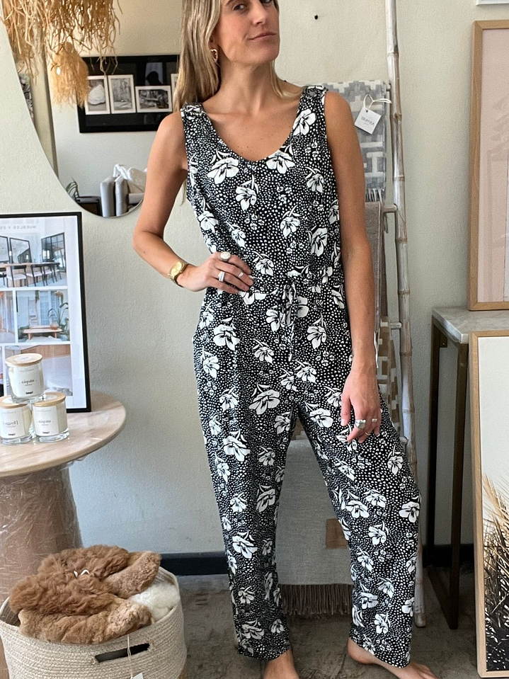 Enterito Negro Estampado Flores y Corazones Talla M ASH 1