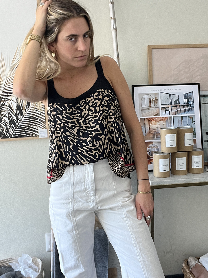 Polera negra animal print Talla M ASH 3