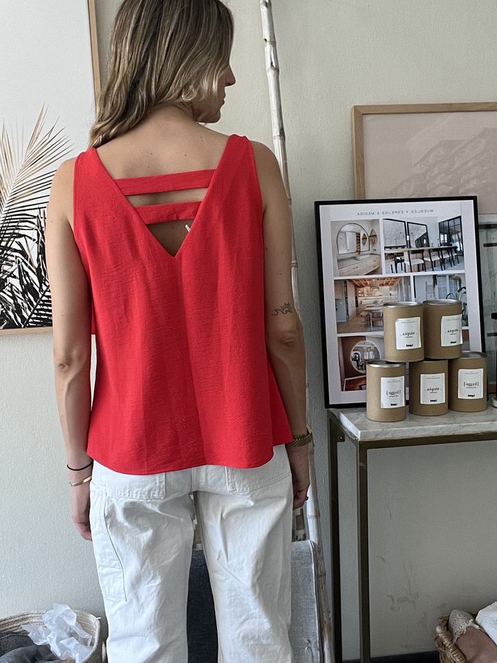 Polera Roja Cuello en V Vuelo Talla L ASH 2