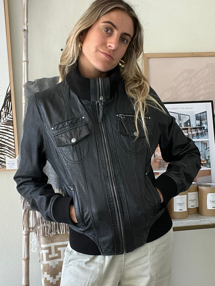 Chaqueta Bomber Vintage 100% Cuero Negra Leather By Stradivarius 3
