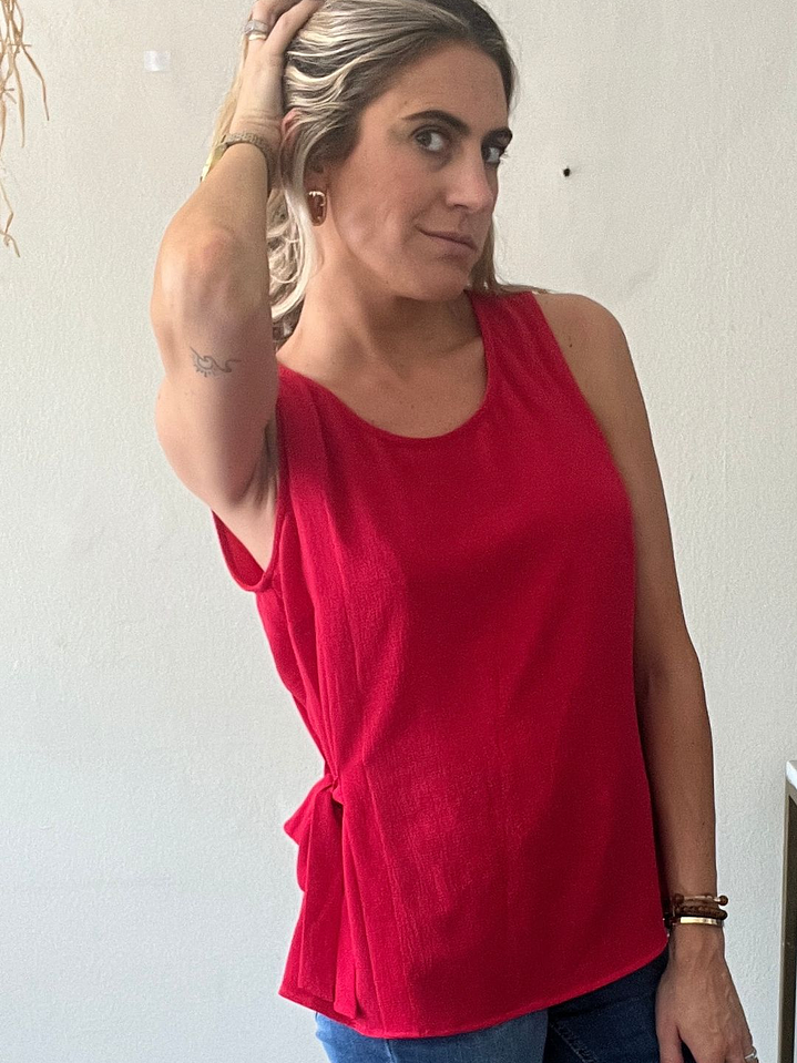 Polera Roja Amarras Laterales Talla M ASH 2