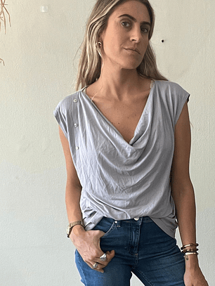 Polera Gris Cuello Bobo Talla M ASH