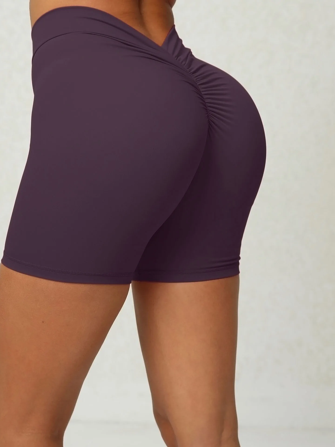 Short unicolor corte en cintura en V atrás 6