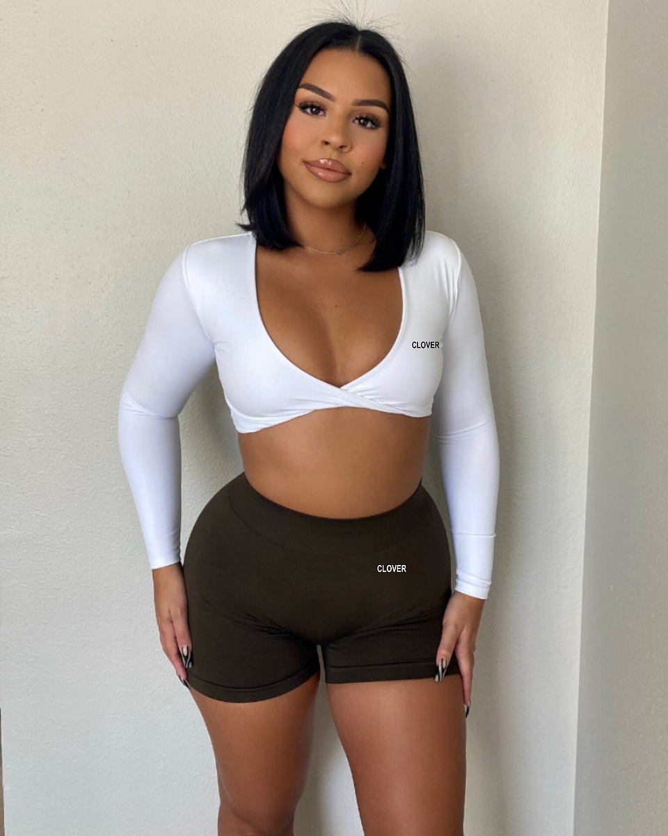 Short unicolor corte en cintura en V atrás profundo 4