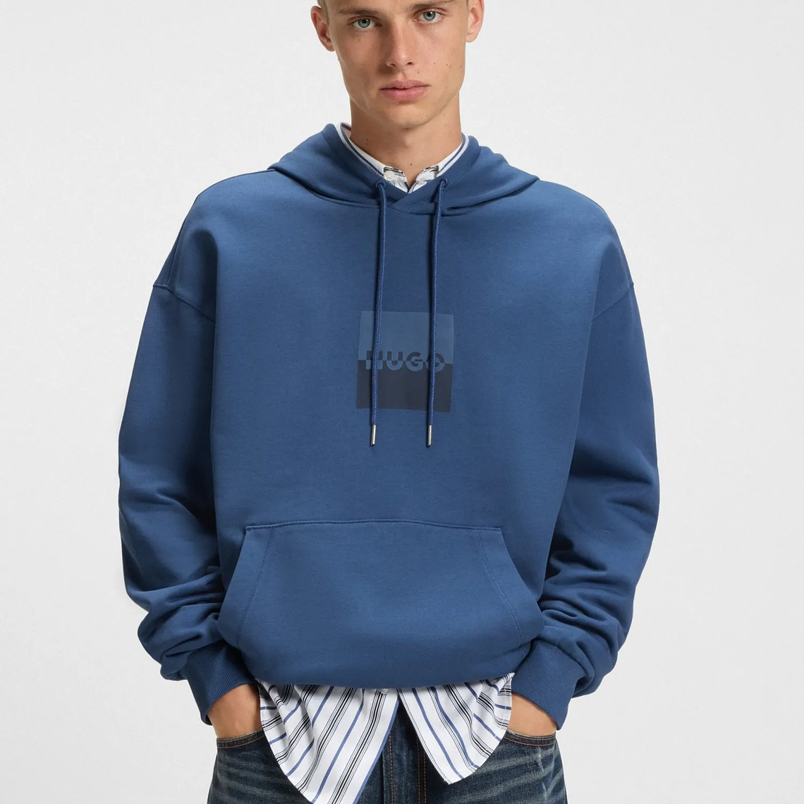 SUDADERA CON CAPUCHA RELAXED FIT DE FELPA DE ALGODÓN CON LOGO EN DOS PARTES SUDADERA RELAXED FIT HOMBRE 3