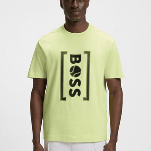 CAMISETA RELAXED FIT CON LOGO ESTAMPADO EN MALLA INSPIRADO EN EL TENIS PLAYERA RELAXED FIT HOMBRE