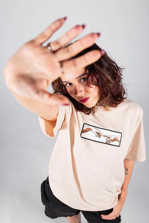 Camiseta bordada - Creación de Adán