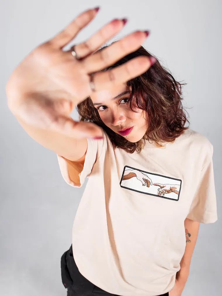 Camiseta bordada - Creación de Adán 1