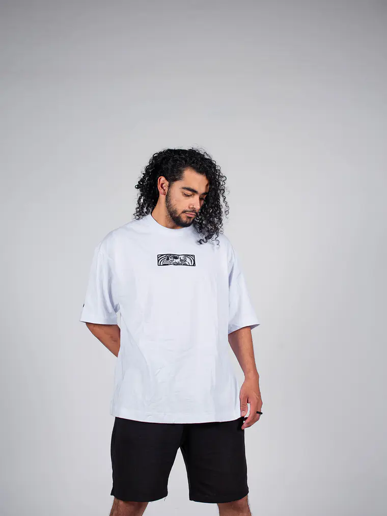 Camiseta bordada - Calavera 1