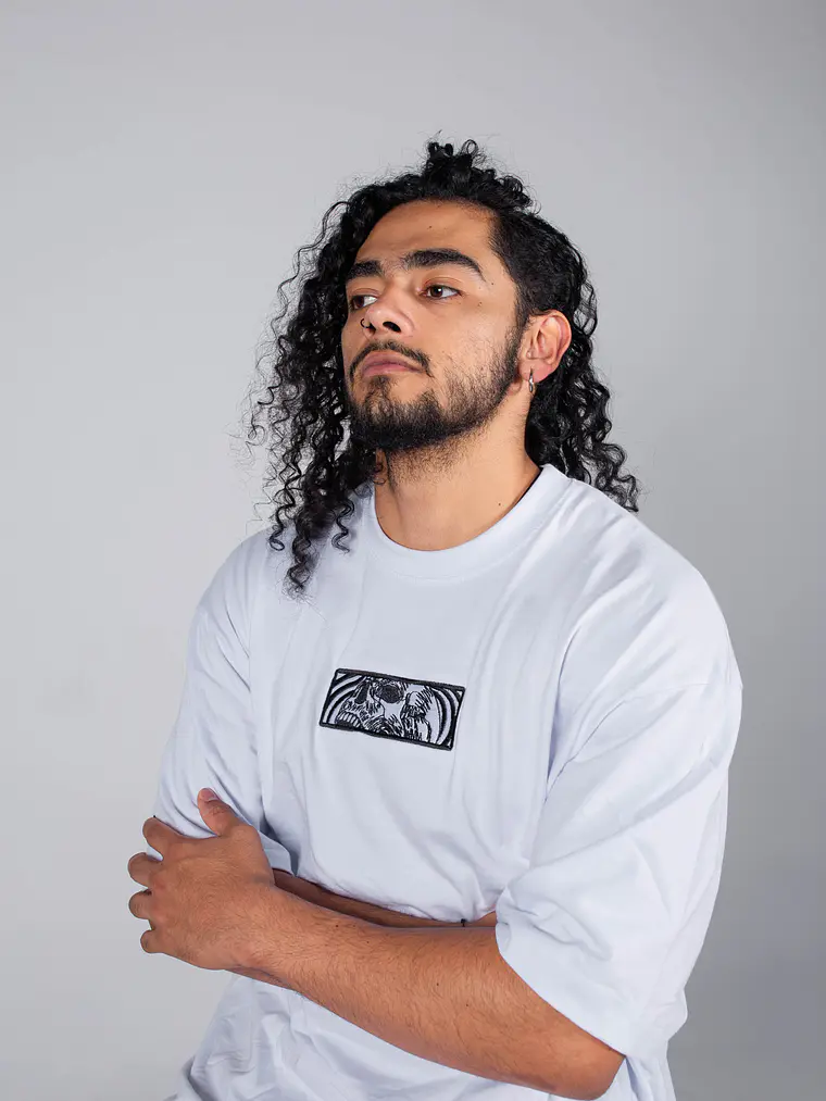 Camiseta bordada - Calavera 2