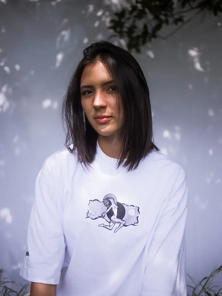 Camiseta bordada - Herejía 4
