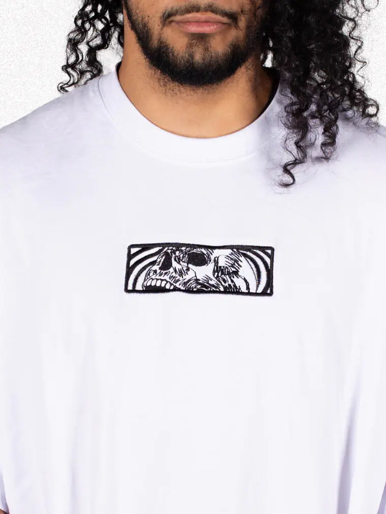 Camiseta bordada - Calavera 3