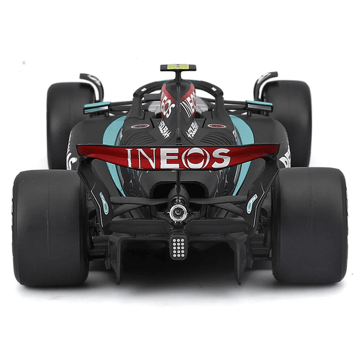 Réplica Fórmula 1 Mercerdes W15 Hamilton Escala 1/24 2