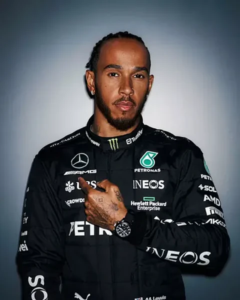 Jockey Mercedes Benz F1 Lewis Hamilton 44 Negro Gorro Plano