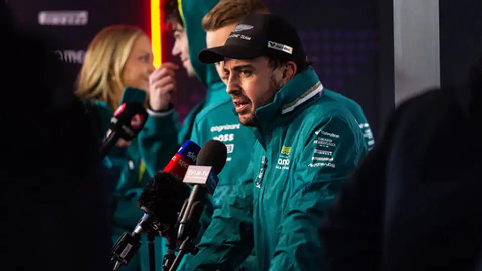 Gorro Fernando Alonso Aston Martin Boss 2024 Oficial Vegas 2