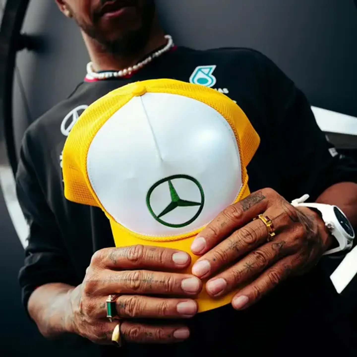 Jockey Mercedes Benz F1 Lewis Hamilton 44 Gorro Silverstone 3