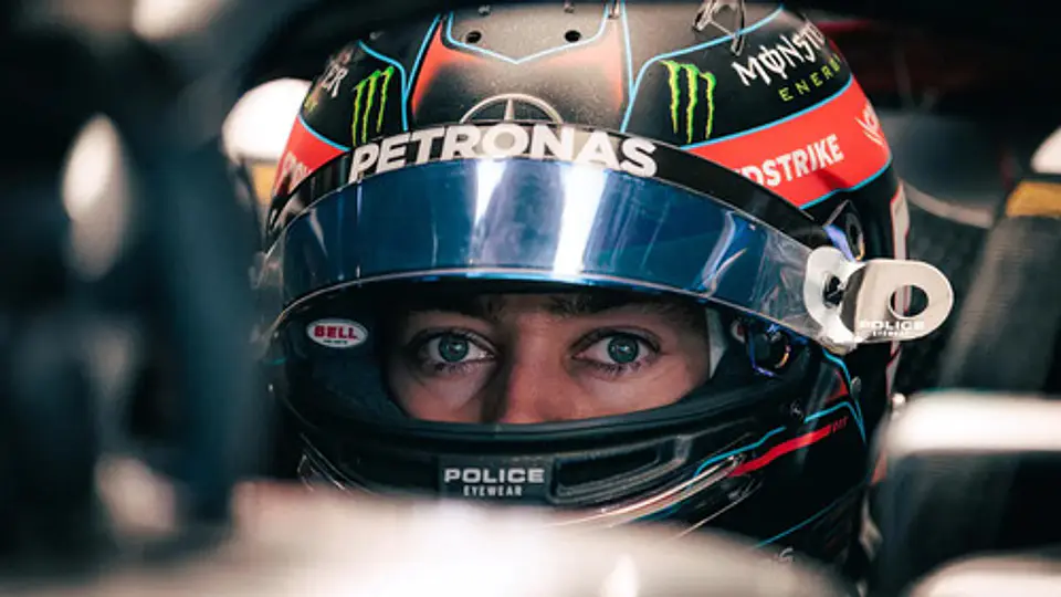 Gorro Bucket Mercedes Amg Petronas George Russell 2