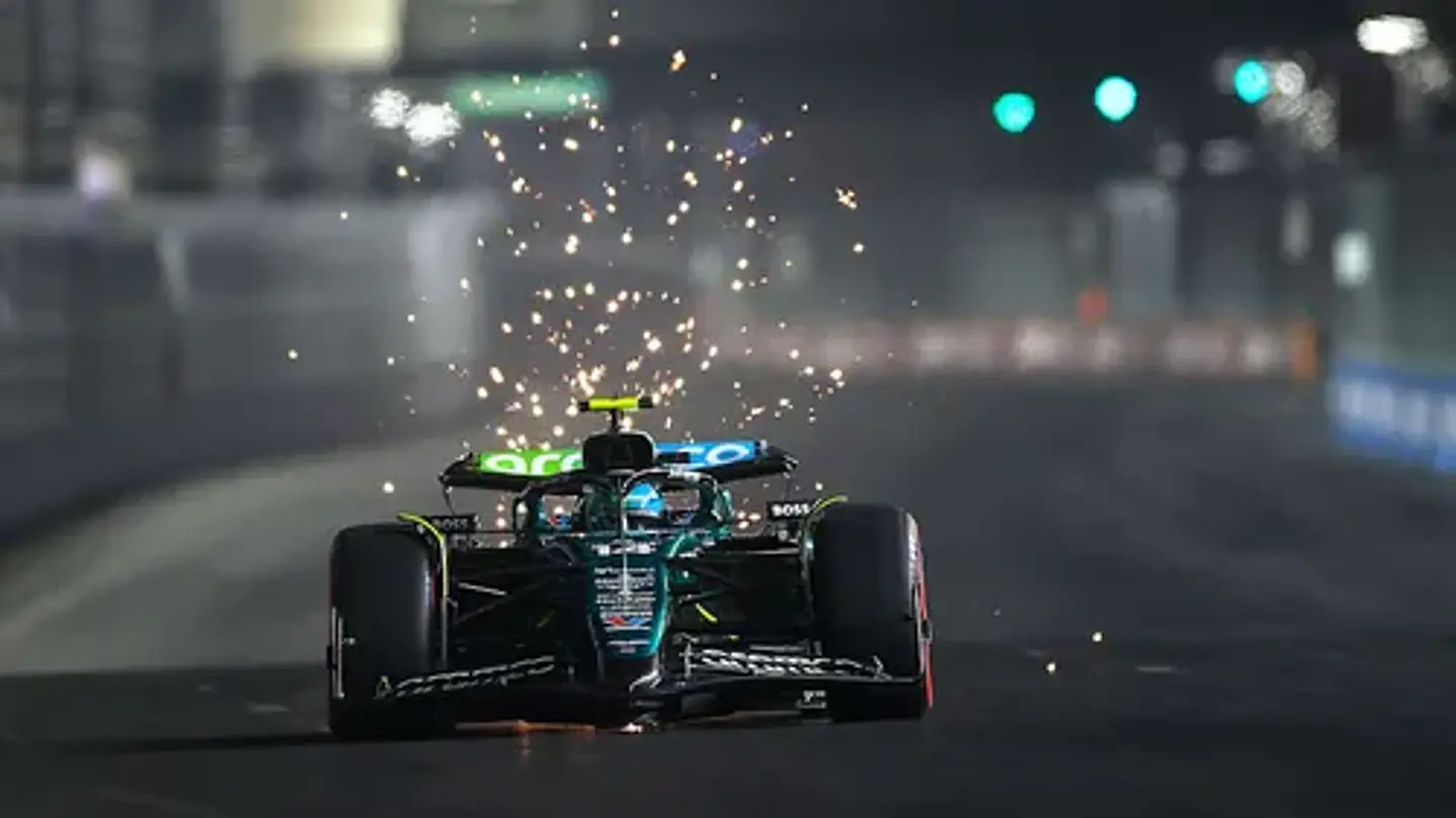 Jockey Fernando Alonso Aston Martin Boss 2024 Oficial Vegas 8