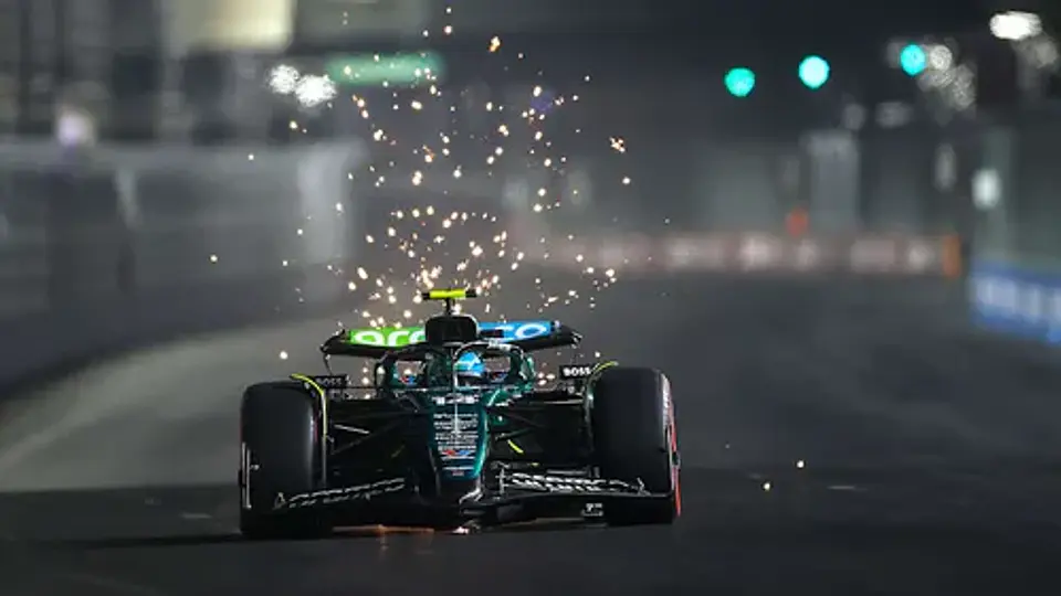 Jockey Fernando Alonso Aston Martin Boss 2024 Oficial Vegas 8