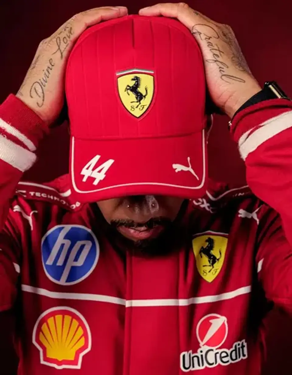 Gorro Ferrari F1 Lewis Hamilton 44 2025 Formula 1 7