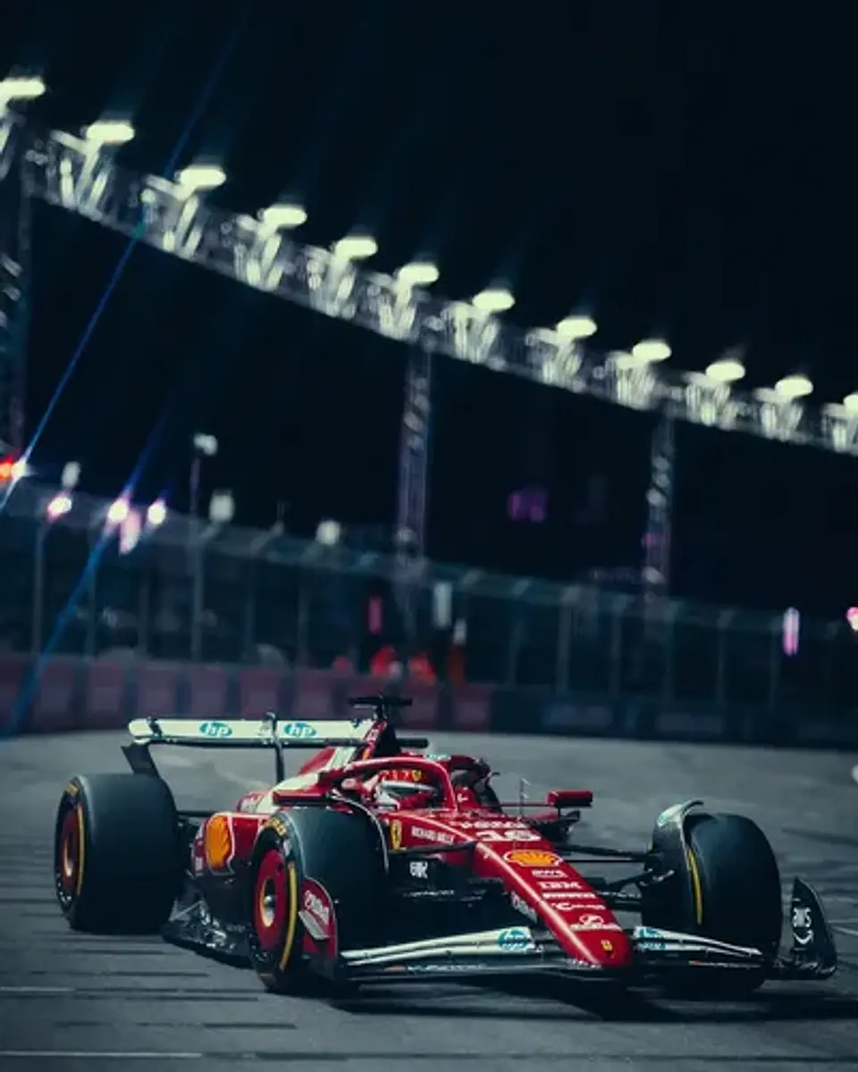 Jockey Scuderia Ferrari Monaco 2025 Leclerc 16 F1 8