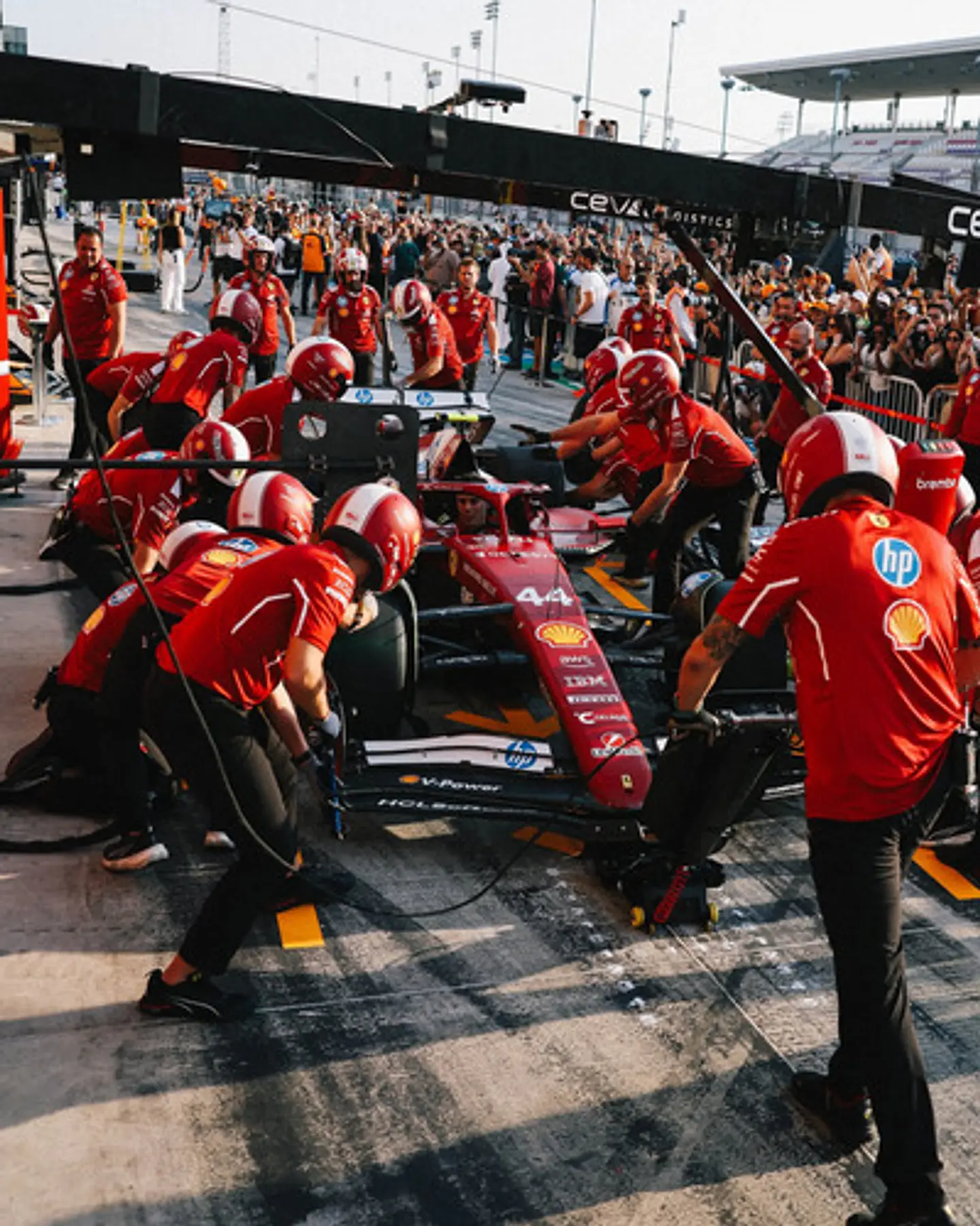 Jockey Scuderia Ferrari Monaco 2025 Leclerc 16 F1 11