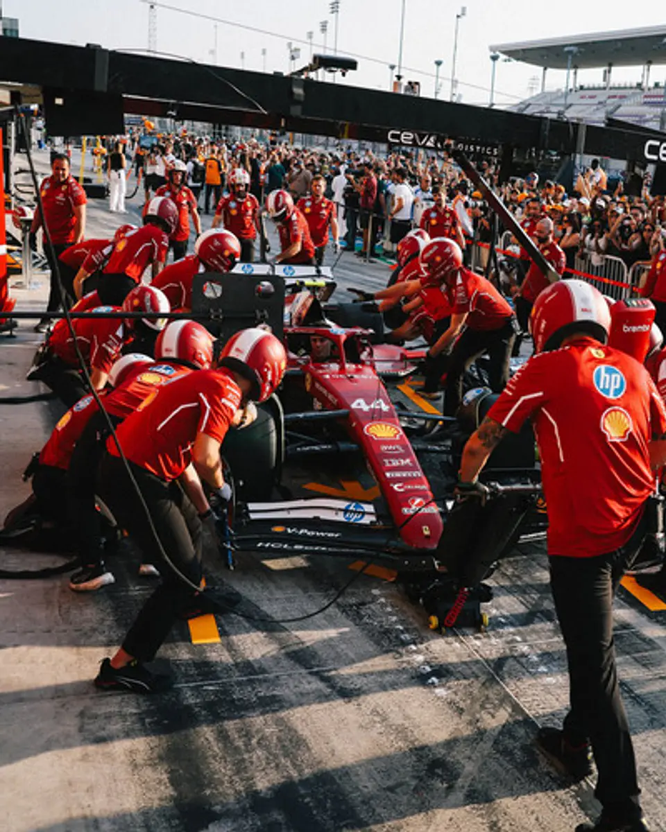 Jockey Scuderia Ferrari Monaco 2025 Leclerc 16 F1 11