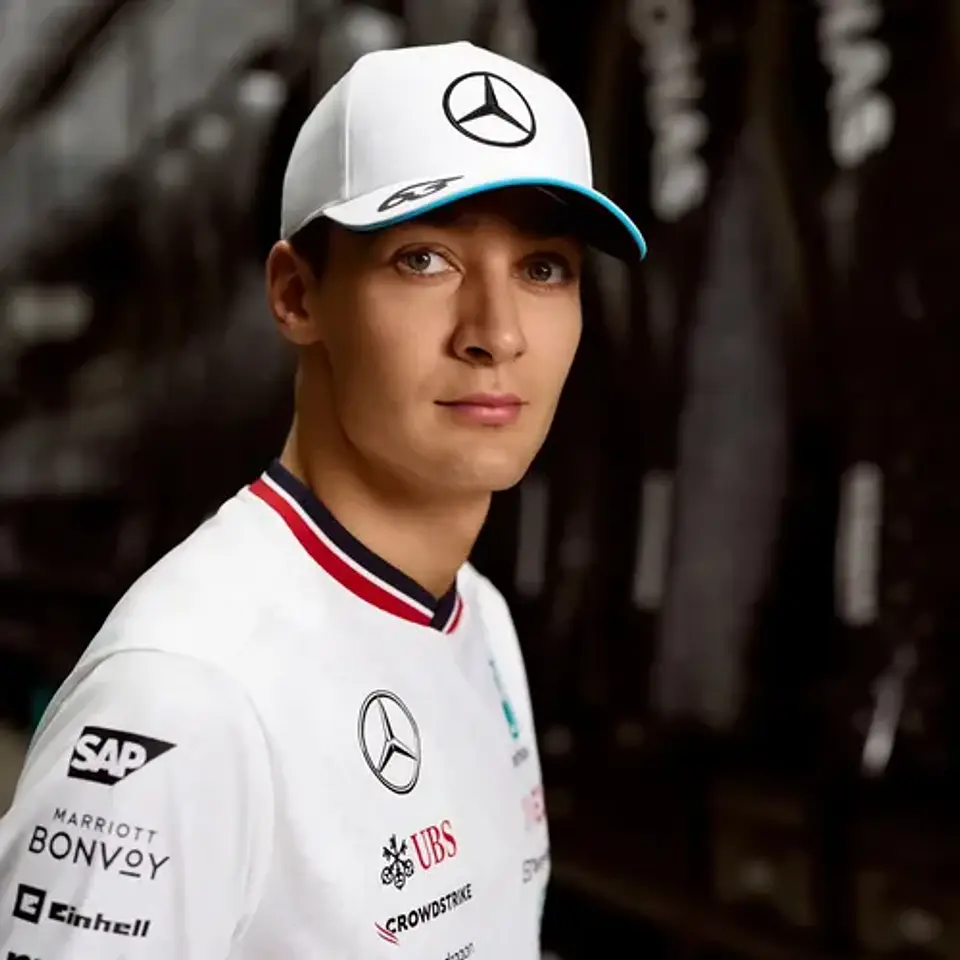 Jockey Mercedes Oficial F1 63 George Russell Gorra Blanca 2