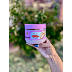 Exfoliante Corporal Strawberry Crumb Cake Dove x Crumbl