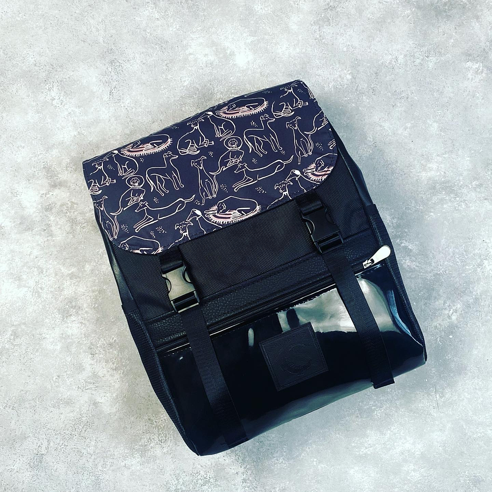 Mochila Nicca Negra Perros Bolsillo Charol