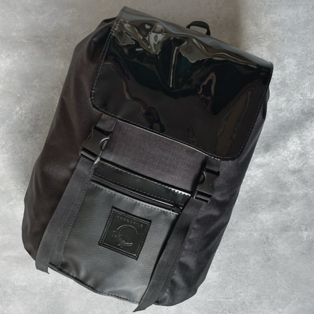 Mochila Viajero Negra Charol