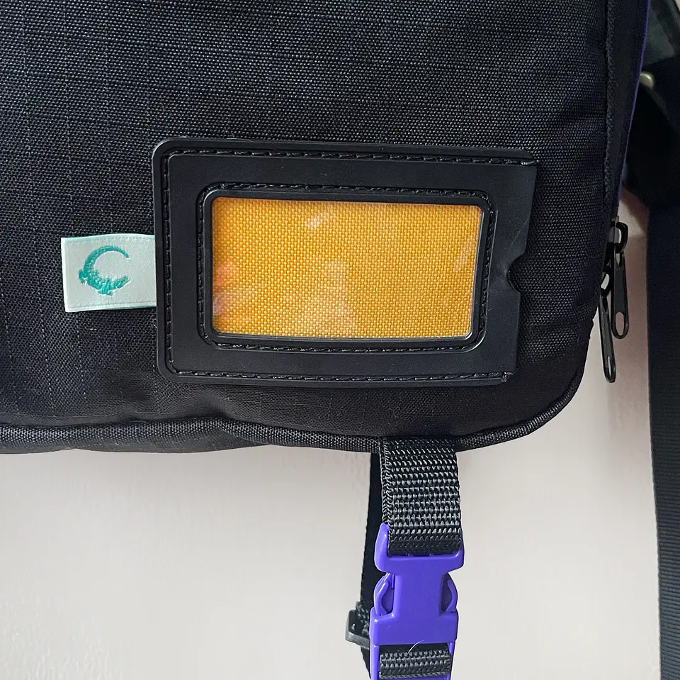Mochila Holden Cabina Negra y Morado 2