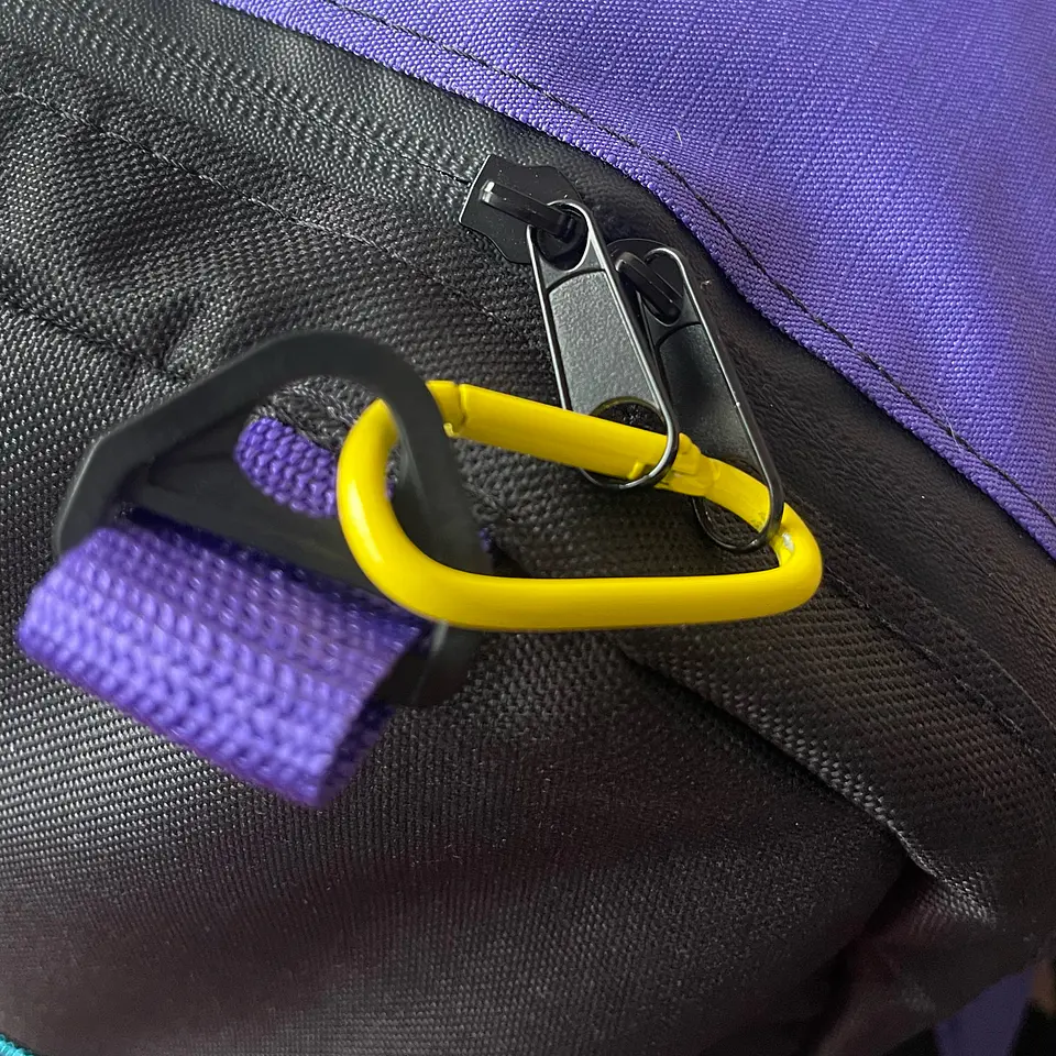 Mochila Holden Cabina Negra y Morado 7