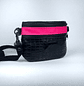 Bolso/Banano Picnic Negro Texturado y Fucsia  - Miniatura 2