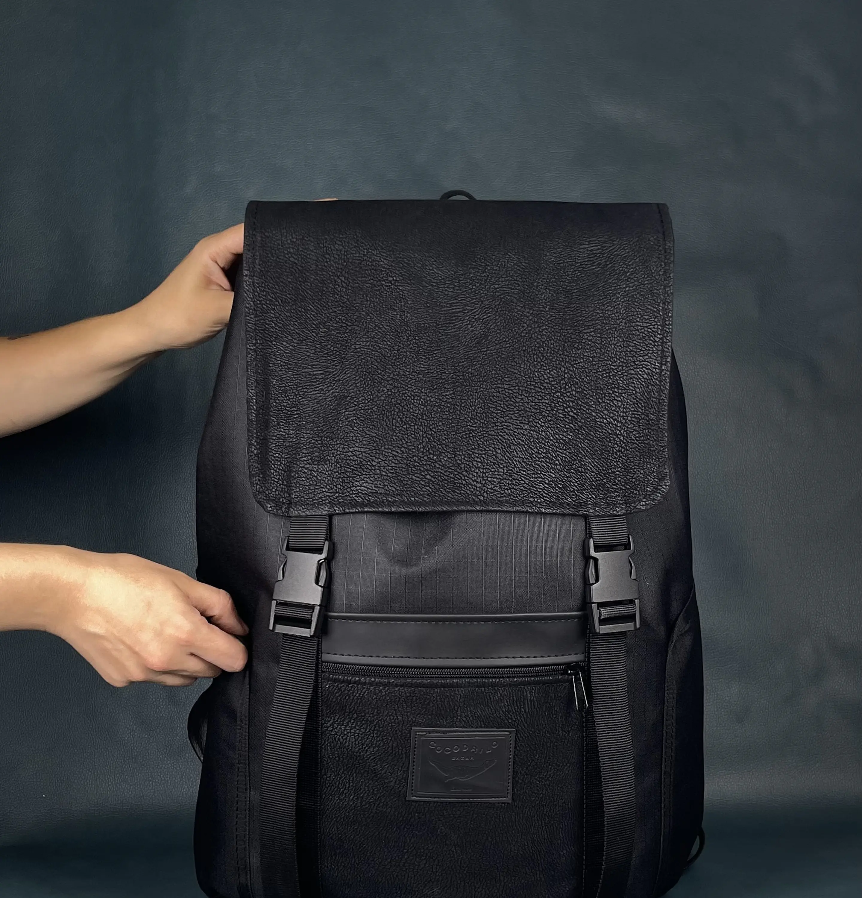 Mochila Viajero Negra Texturizada  3