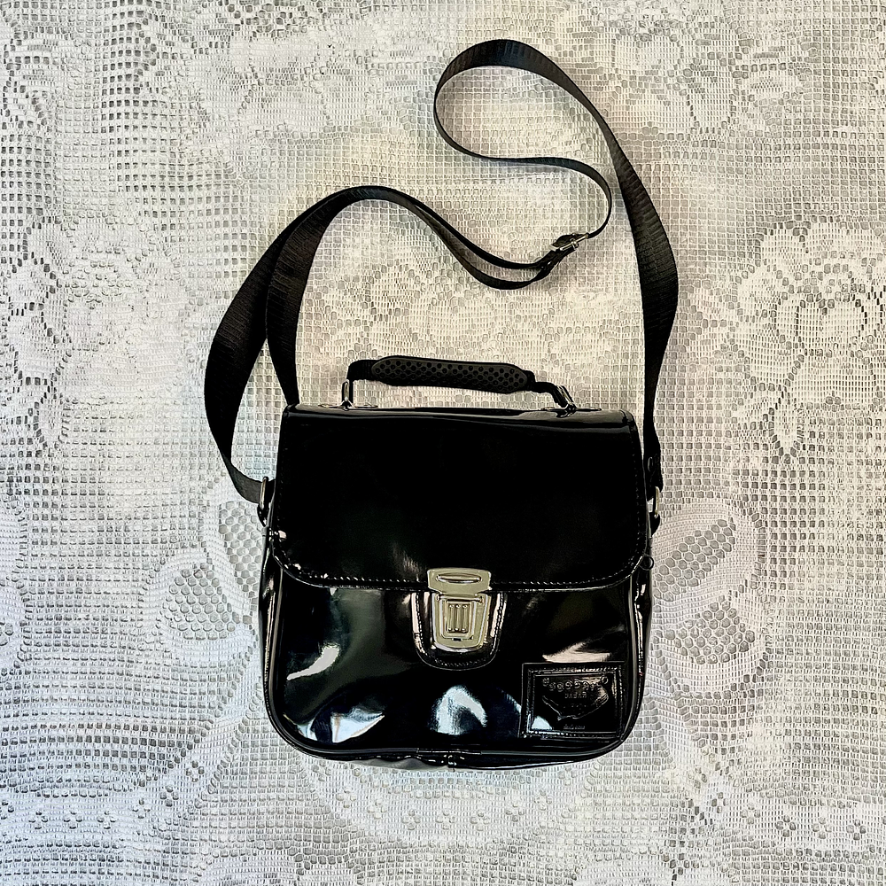 Bolsito Messenger Charol