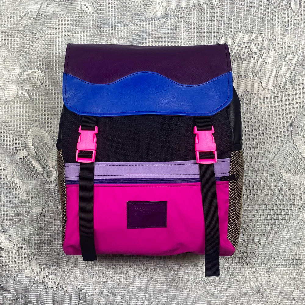 Mochila Nicca Negro, Fucsia y Azul
