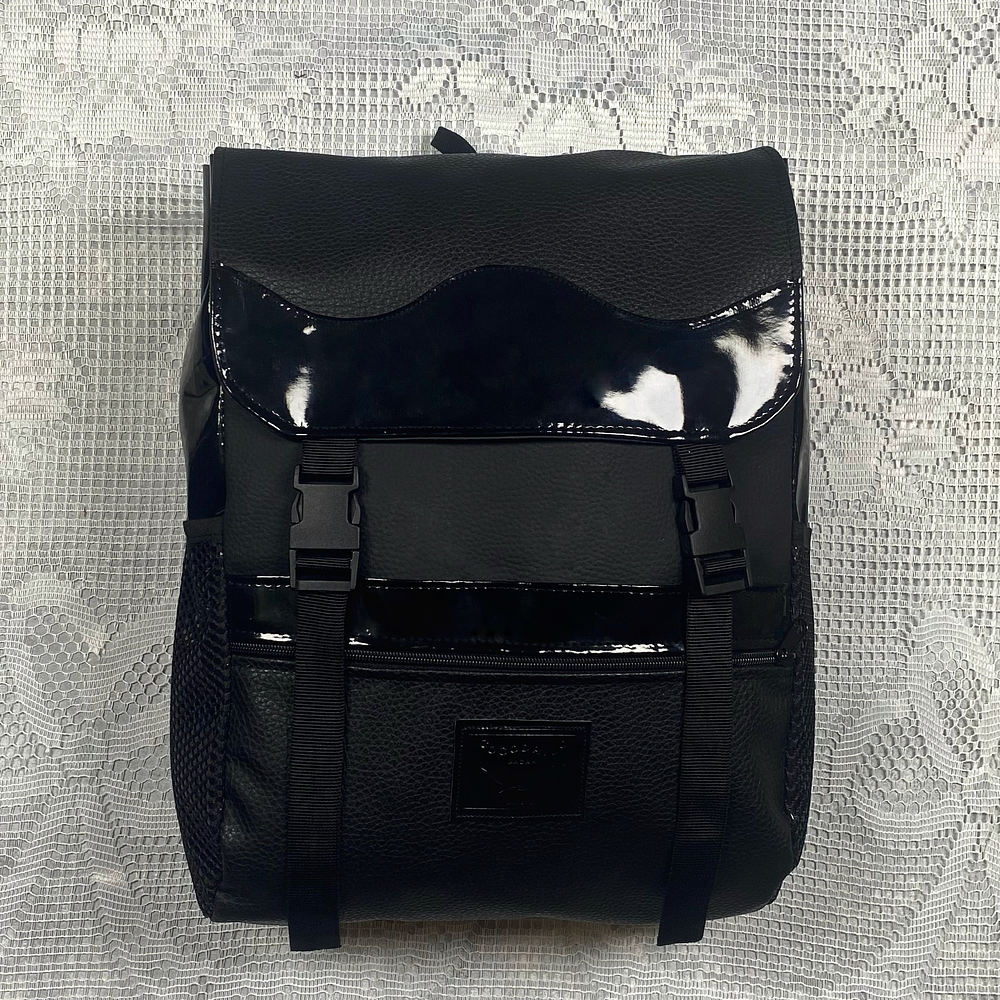 Mochila Nicca Negro y Charol Ondas